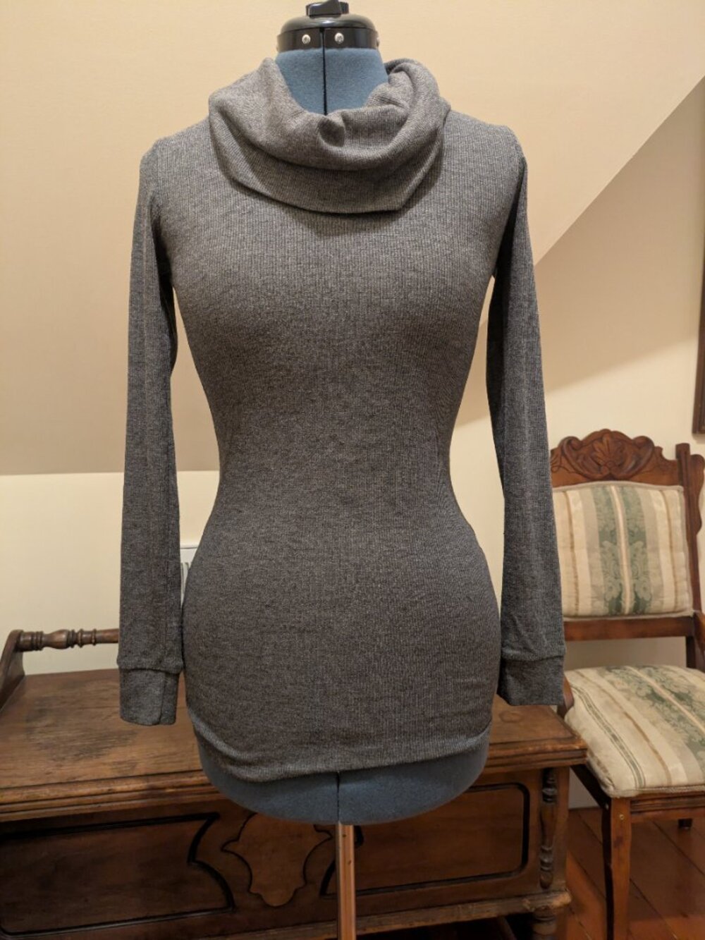 Fine ribbed knit sweater for skinny you!